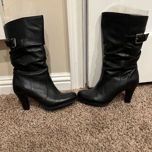 Kelly & Katie size 6 heeled boots. Like new, worn once